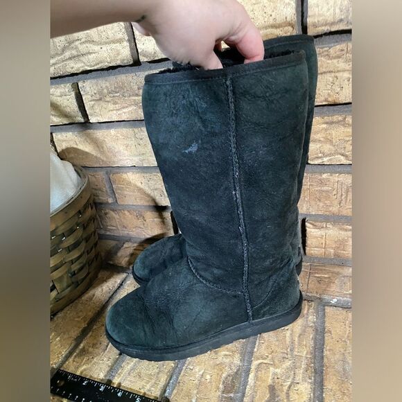 Black Uggs - Picture 2 of 7